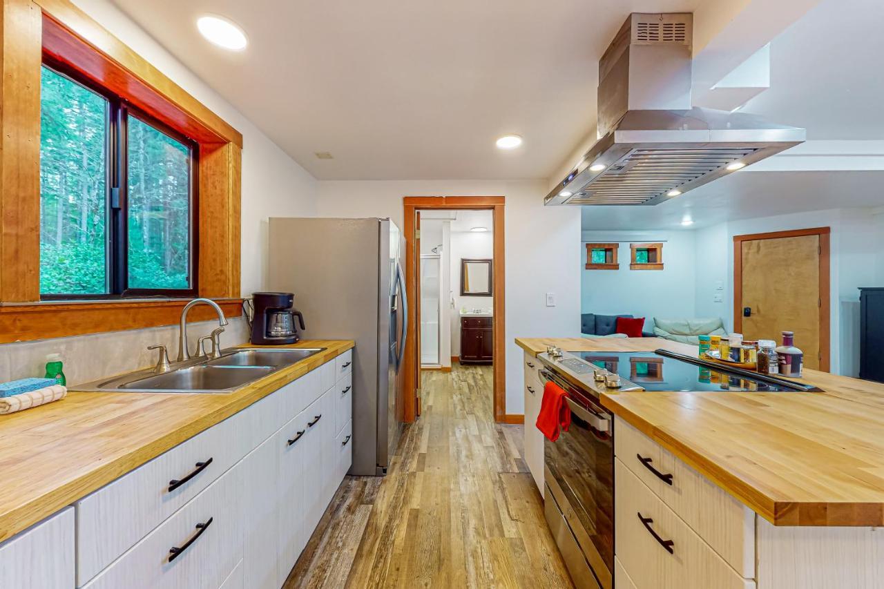 The Hideaway Villa Langley Bagian luar foto