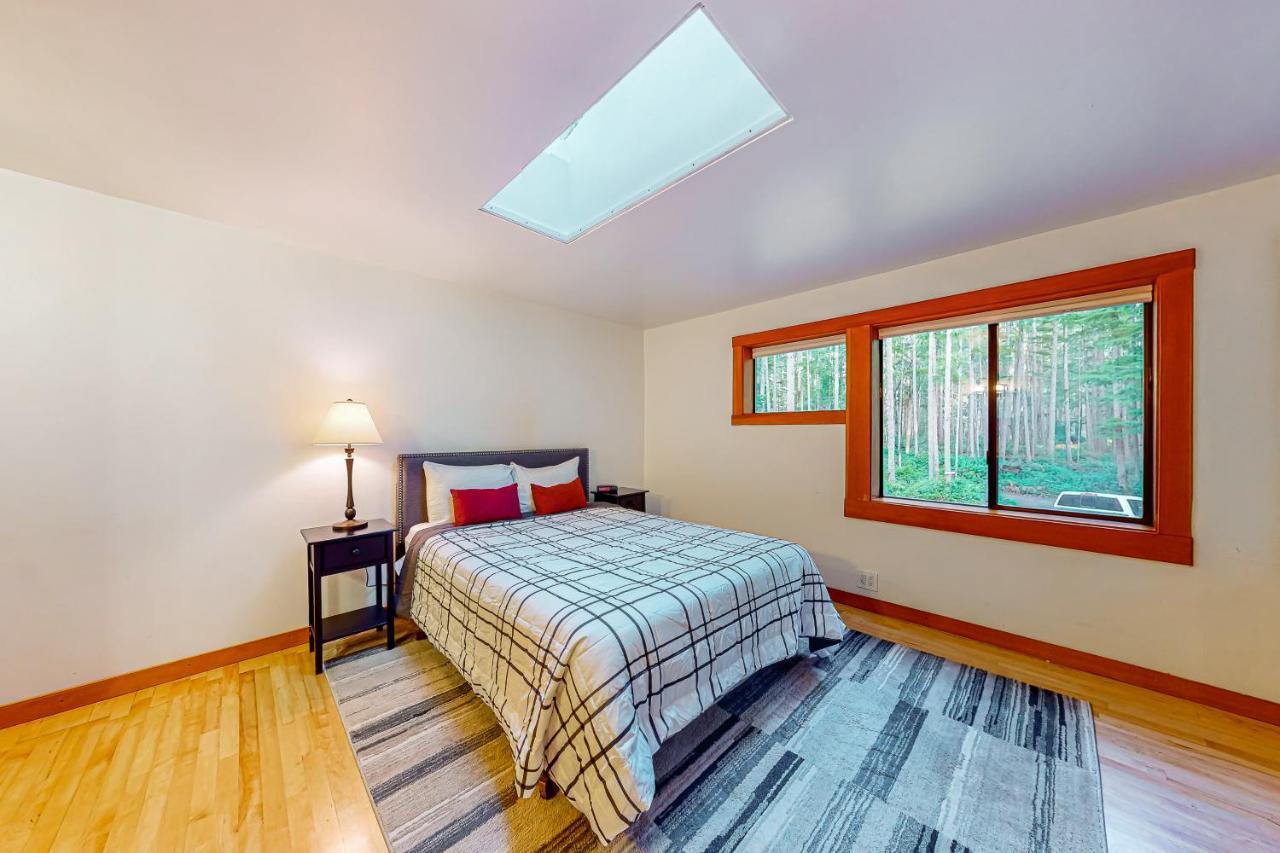 The Hideaway Villa Langley Bagian luar foto